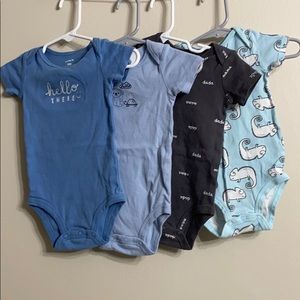 4pc Carters 9 mon Onesie Bundle